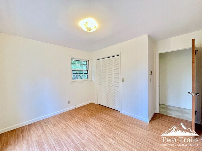 Building Photo - CHARMING 2/1.5 NEAR DOWNTOWN - WALKING DISTANCE TO PARDEE