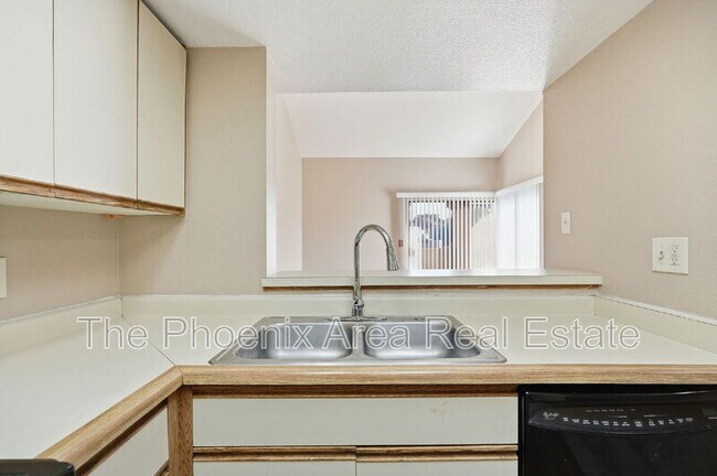 Building Photo - 1351 N Pleasant Dr