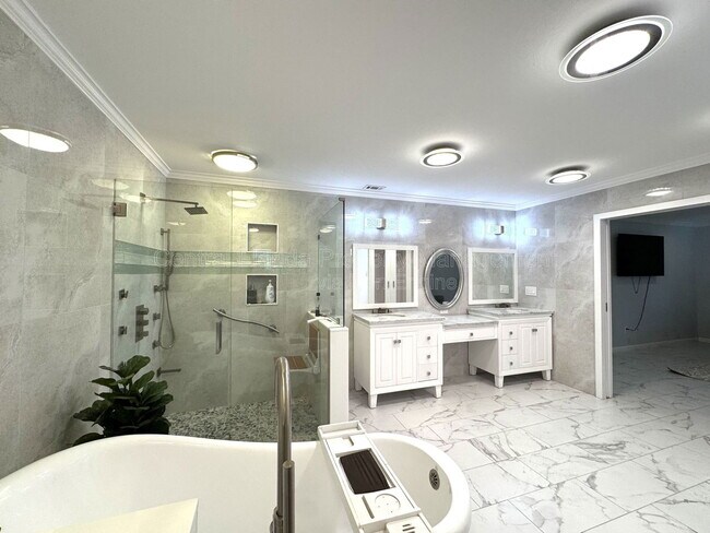 Building Photo - 4955 Southfork Ranch Dr
