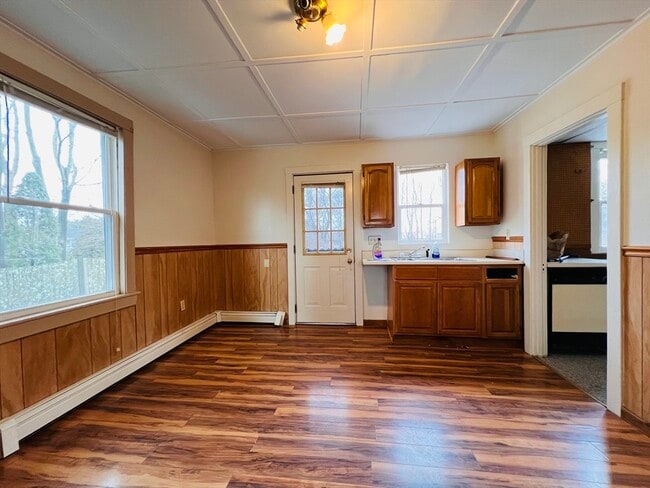Building Photo - 31 Seaview St