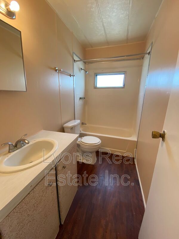 Building Photo - 2211 Cantor Ln