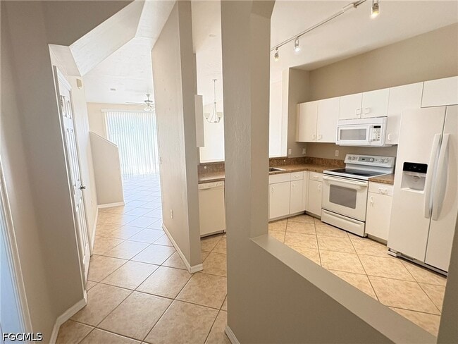 Building Photo - 3643 Pine Oak Cir