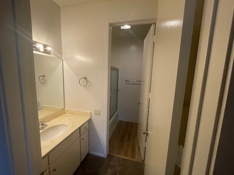 Building Photo - 1840 Fairburn Ave