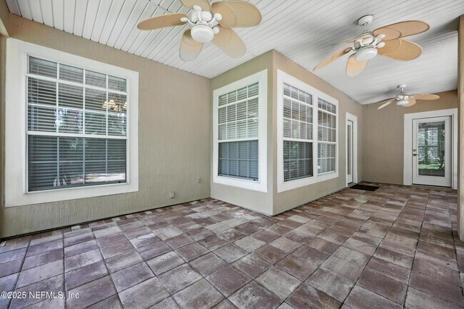 Building Photo - 4565 E Seneca Dr