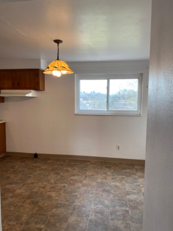 Building Photo - 128 Spring Ln