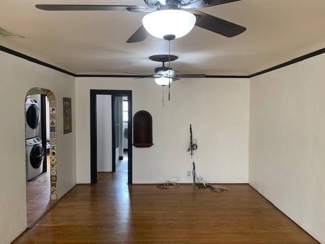 Living room - 14829 Carnell St