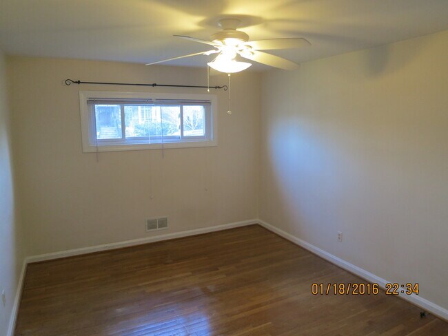 Building Photo - 3br Bethesda Rental