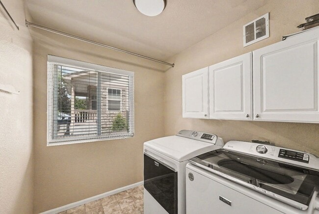 Building Photo - Fantastic Home in the Desirable Sterling Hills Neighborhood