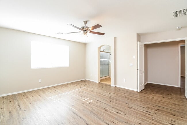 Building Photo - 4055 E Vest Ave