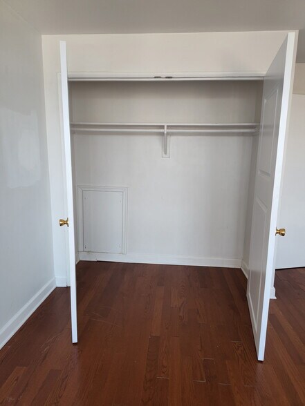 Building Photo - 1806 Metzerott Rd