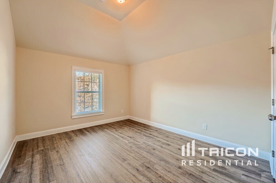 Building Photo - 296 Prescott Dr