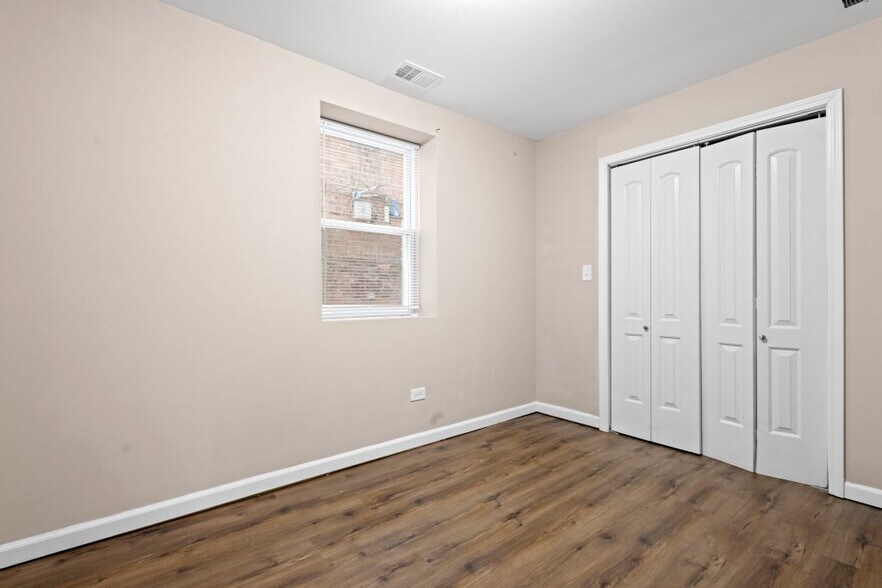 Building Photo - 2315 S 59th Ct