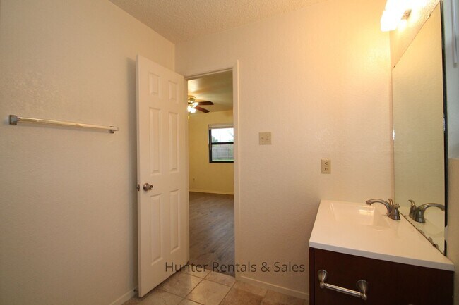 Building Photo - 2008 Continental Dr