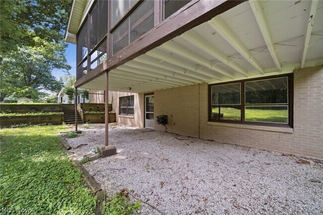 Building Photo - 1097 Oak Tree Rd