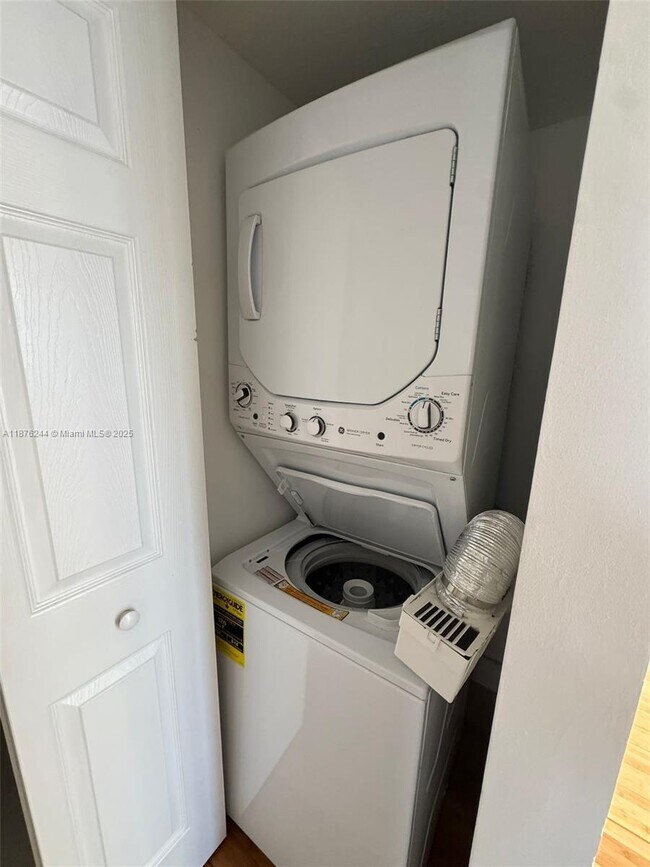 Building Photo - 600 NE 36th St