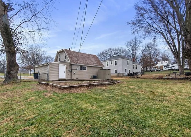 Building Photo - 3 Bedroom With Office And Fenced Yard