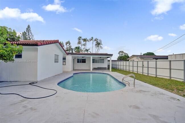 Building Photo - 5750 NW 111th St