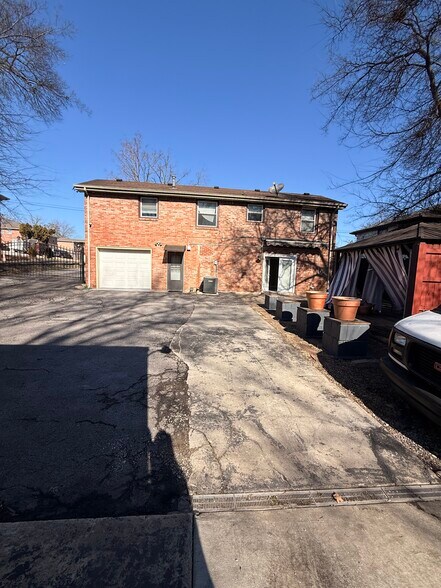 Building Photo - 237 Eisenhower Dr