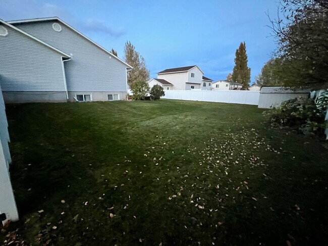 Building Photo - 4208 Willow Canyon Dr