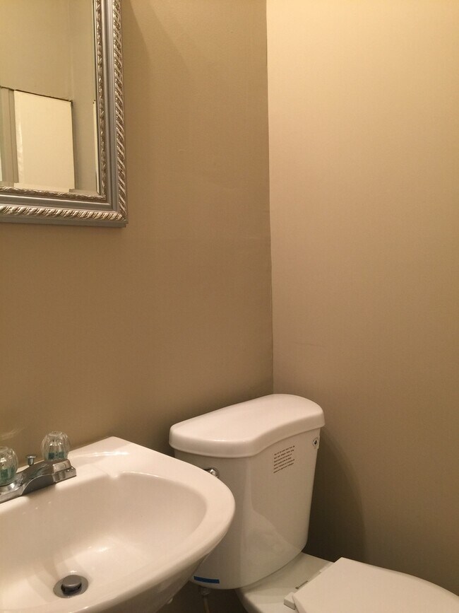 Building Photo - Charming 3 Bedroom, 2 Bath Home - Downtown...