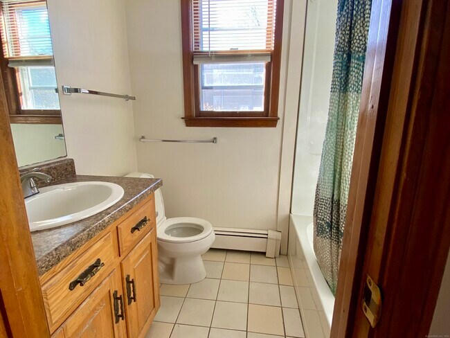 Building Photo - 650 S Pine Creek Rd