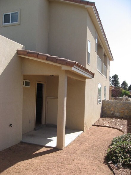 Building Photo - 2355 Saturn Cir