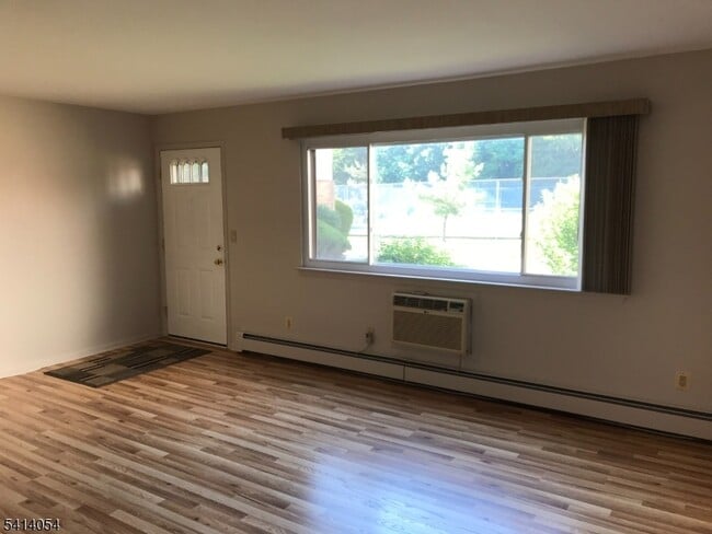 Building Photo - 819 Cricket Ln