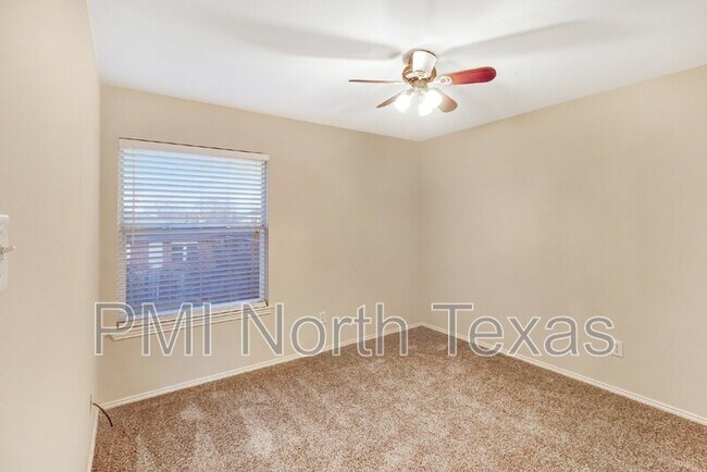 Building Photo - 16264 Red River Ln