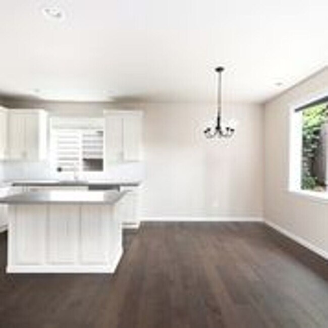 Building Photo - Beautiful 3 Bedroom 2.5 Bathroom Home in Bothell