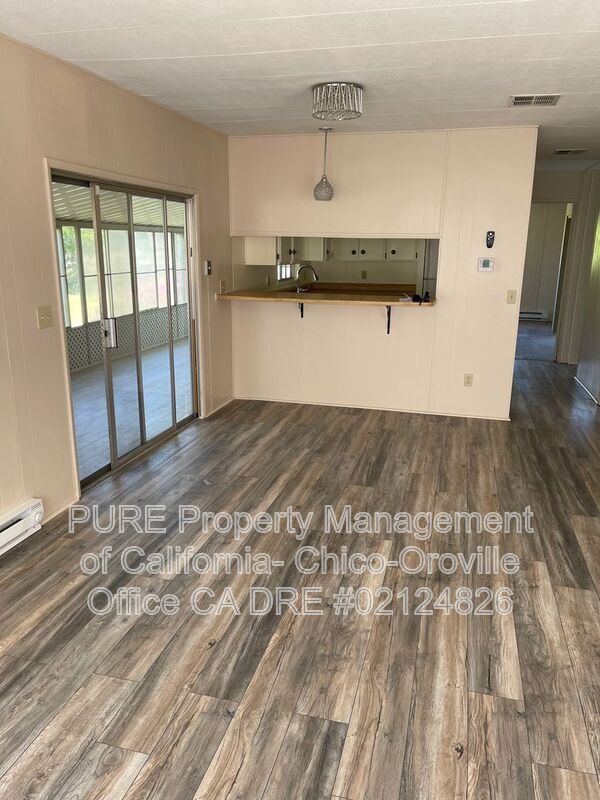 Building Photo - 533 Silver Leaf Dr