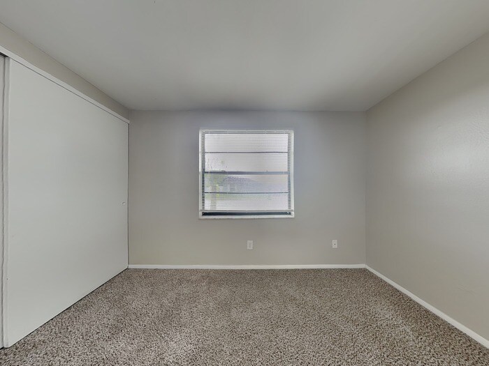 Building Photo - 9402 Lonsdale Ct