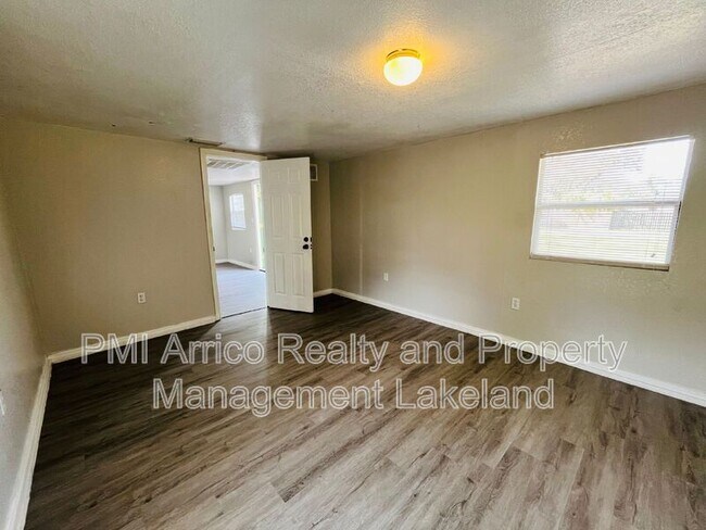 Building Photo - 5503 Old Rd 37