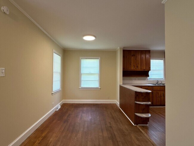 Building Photo - 3-bedroom, 1-bath Brick Home