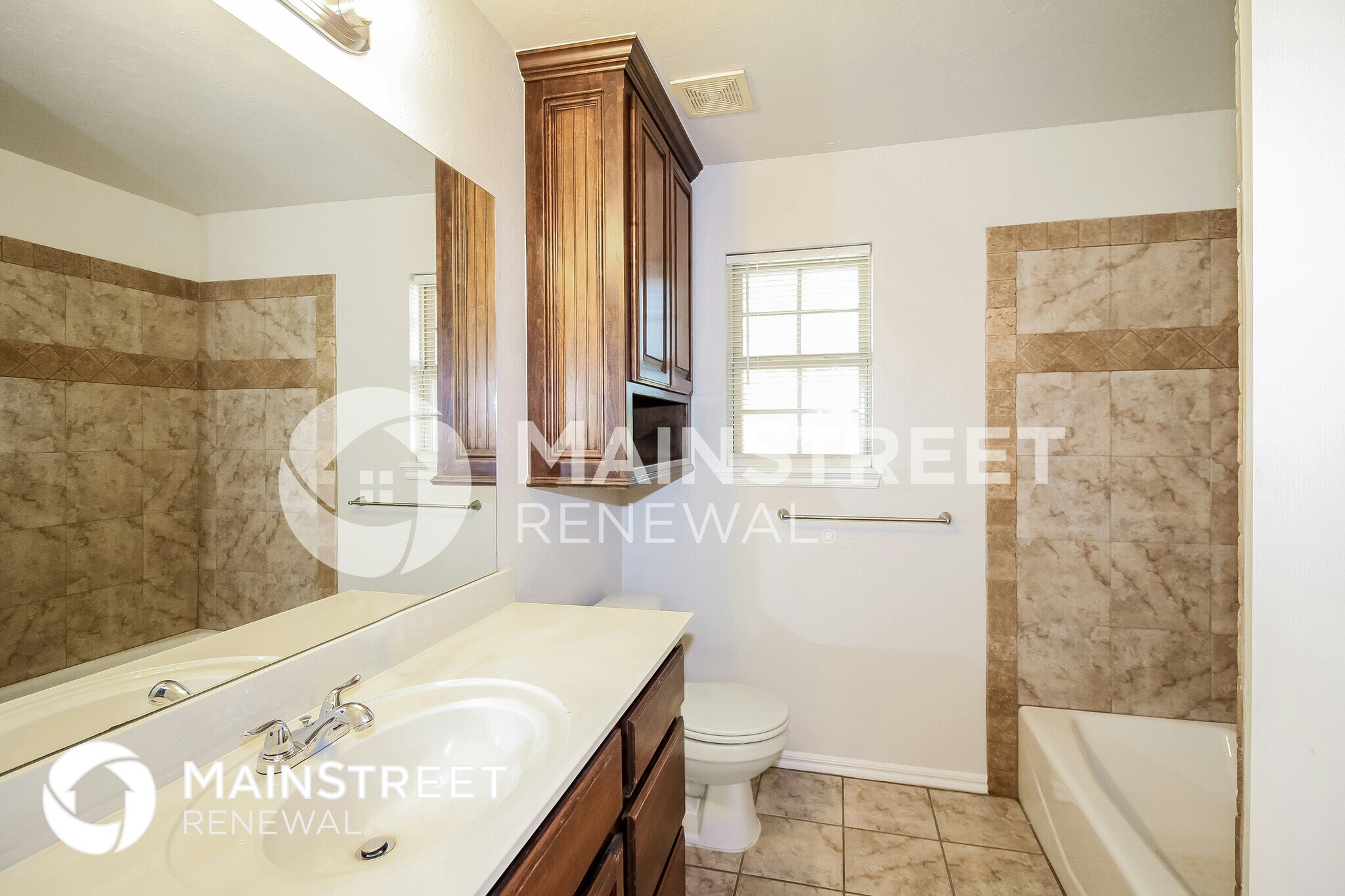 Building Photo - 2660 Clarke St