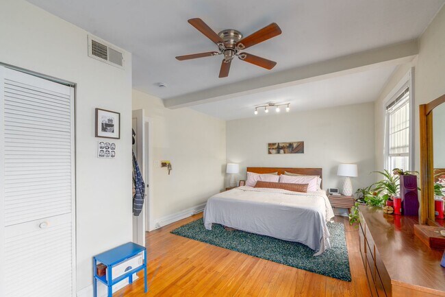 Building Photo - Oakenshawe 5-Bedroom, 2-Bathroom Home Close to Johns Hopkins