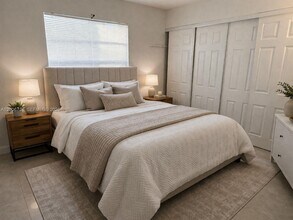 Building Photo - 9956 Twin Lakes Dr