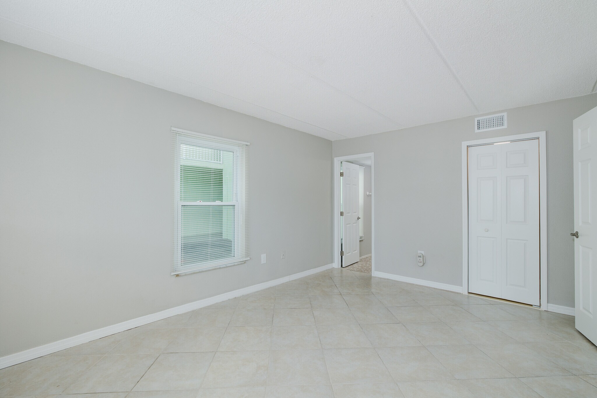 Building Photo - 464 N Paula Dr