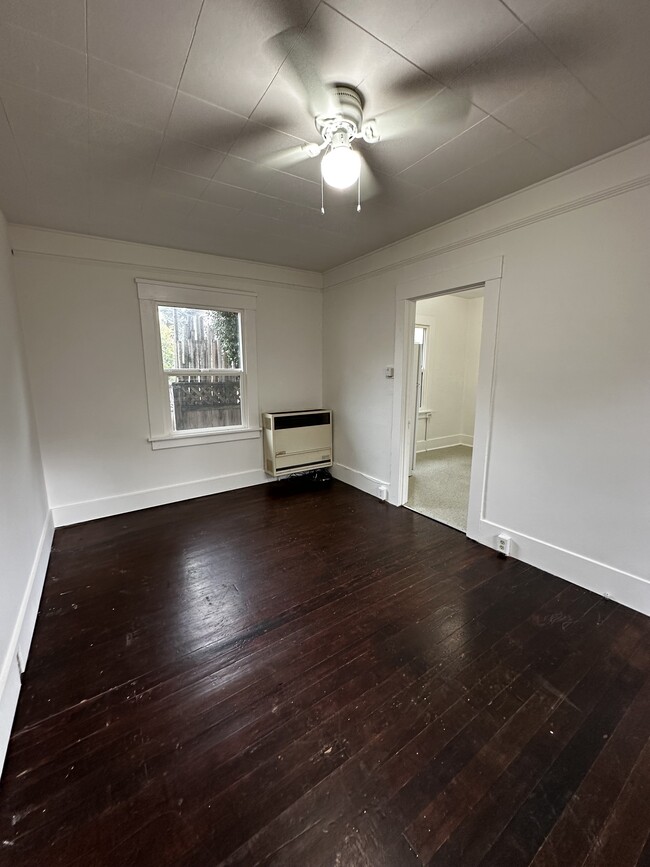 Building Photo - 115 Trinity St