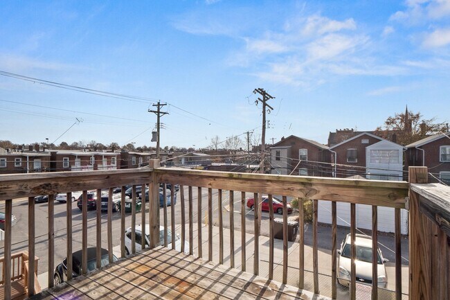 Building Photo - 4918 Tholozan Ave