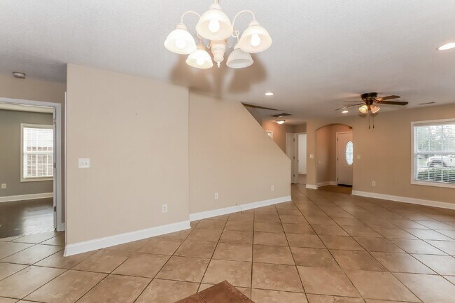 Building Photo - "Spacious 4-Bed, 3-Bath Haven in Myrtle Beach - Your Perfect Coastal Retreat!"