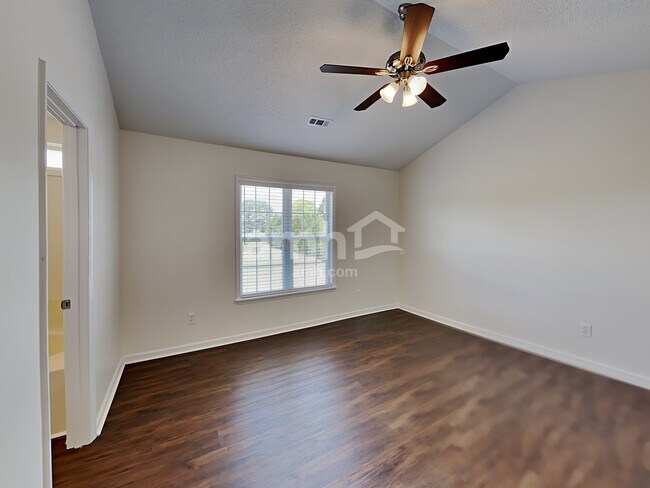 Building Photo - 116 Academy Ln