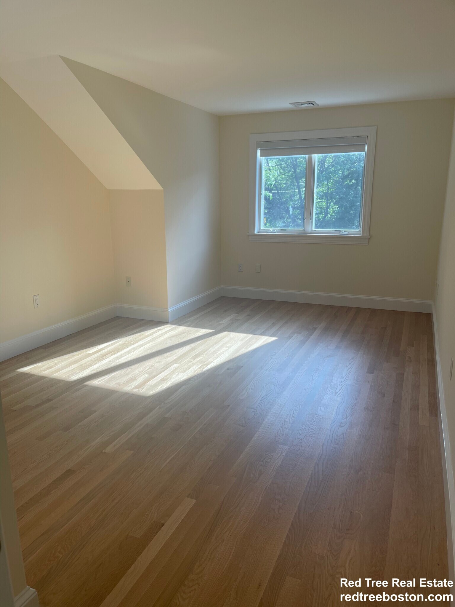 Building Photo - 901 W Roxbury Pky