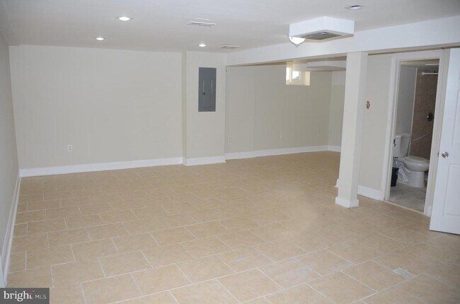 Building Photo - 6118 Tammy Dr