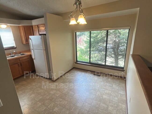 Building Photo - 146 Lois Dr