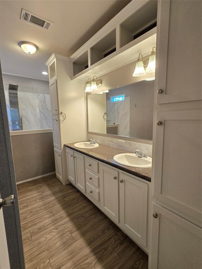 Building Photo - 1555 US-90