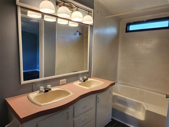 Building Photo - 17118 Choctaw Dr