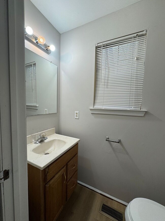 Building Photo - Perfect Single Family House Rental in Sick...