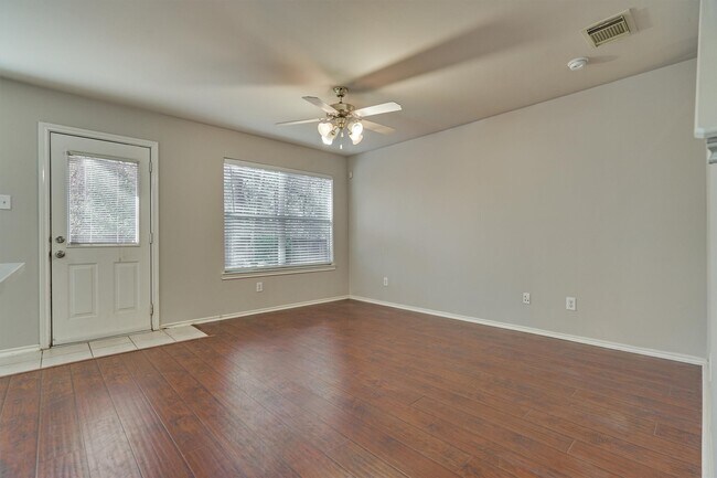 Building Photo - 10 Musgrove Pl