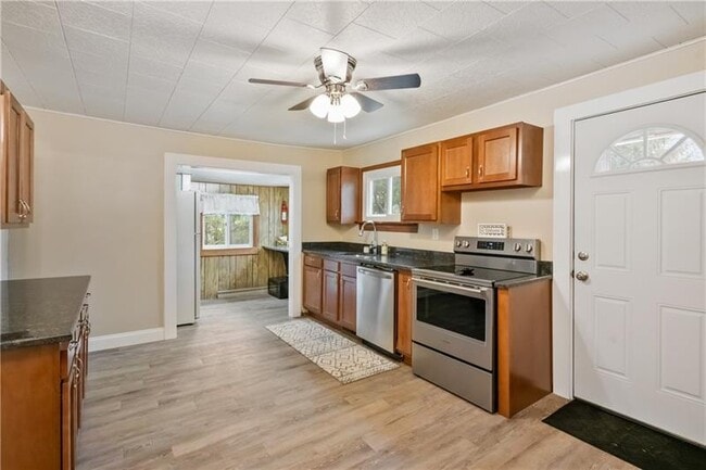 Building Photo - 127 Magill Rd
