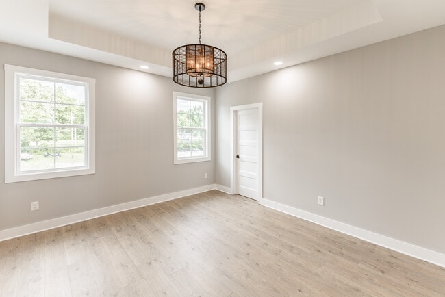 Building Photo - 592 River Watch Way